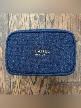 CHANEL Beauté Navy Tweed Makeup Pouch with Gold Logo